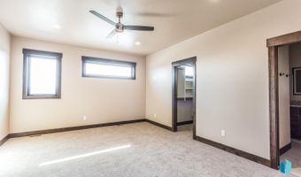 2816 E Sunflower Cir, Brandon, SD 57005