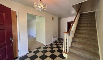4 Noonan Ln, Albany, NY 12209