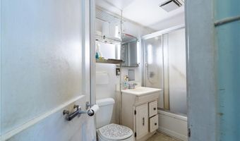 142 Honeyman Ave, Middletown, RI 02842