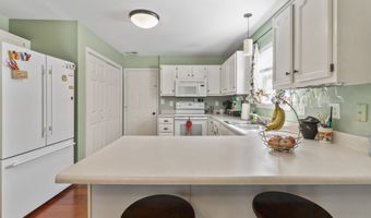 8320 Lake Tree Ln, Indianapolis, IN 46217