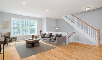 2 Oak Meadows Dr 102, Brookfield, CT 06804