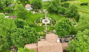 618 E 1714 Rd, Baldwin City, KS 66006