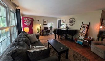 77 Fairfield Dr, North Kingstown, RI 02852
