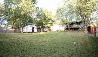 913 Nichols St, Ava, MO 65608