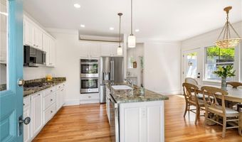 84 Rodman St, Narragansett, RI 02882