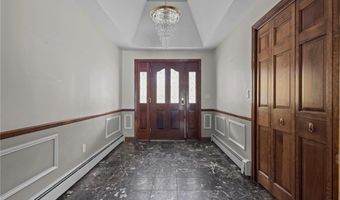 300 Twin River Rd, Lincoln, RI 02865