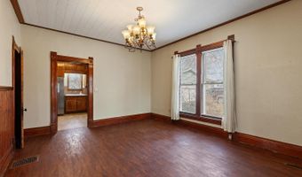 907 E Hunt St, Adrian, MI 49221