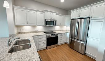 2205 Green Hills Dr 1211, Ames, IA 50014