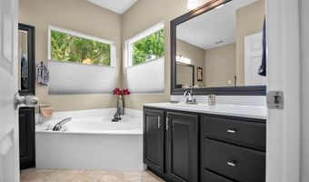 1136 New Ballwin Oaks Dr, Ballwin, MO 63021