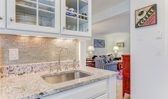 364 Bellevue Ave 4-D, Newport, RI 02840