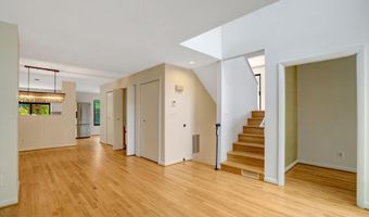 203 W GLENDALE Ave, Alexandria, VA 22301