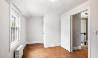 10 Pelham Pkwy, North Providence, RI 02911