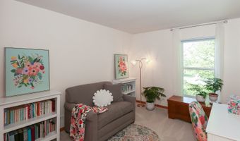 8 Hithergreen Ct, Algonquin, IL 60102