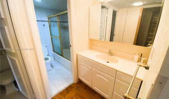 20379 W Country Club Dr 935-3, Aventura, FL 33180