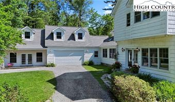 140 Library Ln, Banner Elk, NC 28604