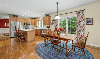 14 Karolina Ln, Bedford, NH 03110