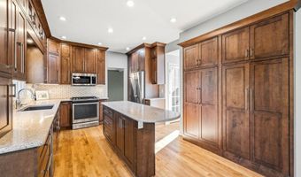 4002 Edgewater Dr, Ames, IA 50010
