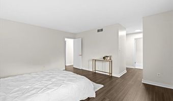 2208 Applewood Ct, Ann Arbor, MI 48103