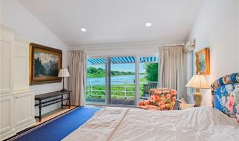 275 Boston Neck Rd, Narragansett, RI 02882