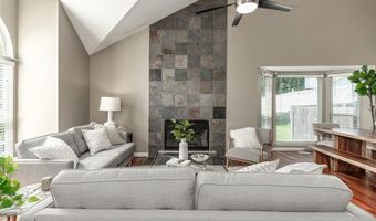 1048 Oak Glen Cir, Ballwin, MO 63021
