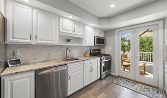 522 Mackey Ave, Belford, NJ 07718