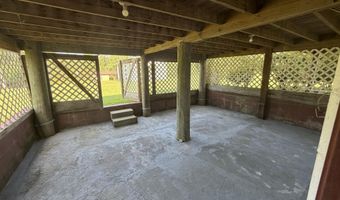 379 Lakepoint Rd, Alford, FL 32420