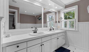 140 RIVER Dr, Appleton, WI 54915
