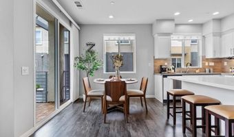 225 Royal Gln 404, Escondido, CA 92025