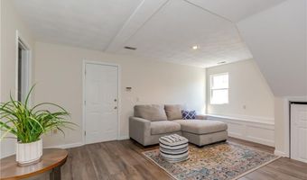 136 Hope Hill Ter, Cranston, RI 02921