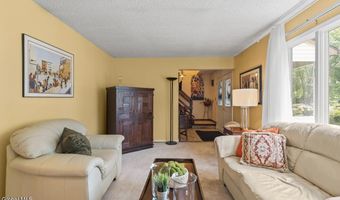 7 Hawthorn Cir, Albany, NY 12203
