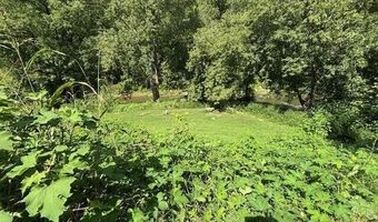 40 N Richmond St, Auxier, KY 41602