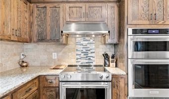 1820 N 160th St, Basehor, KS 66007