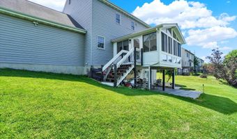 65 ANGELA Ln, York, PA 17402