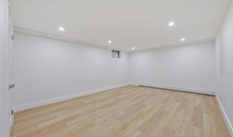 21 E Central Ave, Bergenfield, NJ 07621