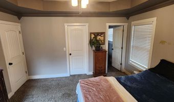 1019 E Daniels St, Aurora, MO 65605