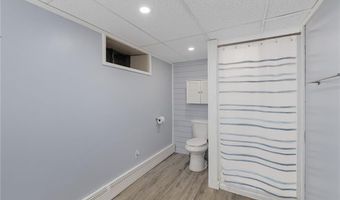 28 Hybrid Dr, Cranston, RI 02920