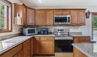 1301 Sandy Ridge Ln, Altoona, WI 54720