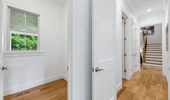 7926 BOLLING Dr, Alexandria, VA 22308