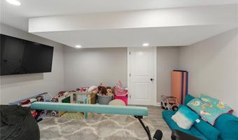 47 Scenery Ln, Johnston, RI 02919
