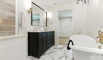 6 Spanish Moss Ct, Savannah, GA 31419