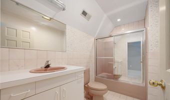 40 Alpine Estates Dr, Cranston, RI 02921