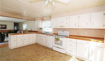 56 Bayview Pkwy, Middletown, RI 02842