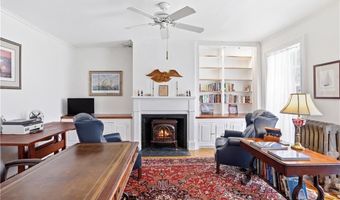 693 Hope St, Bristol, RI 02809