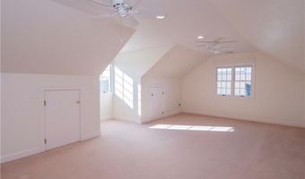 167 Meadow Ln, Middletown, RI 02842