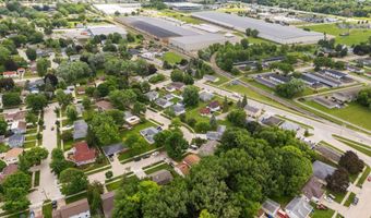 58 CRESTVIEW Dr, Appleton, WI 54915