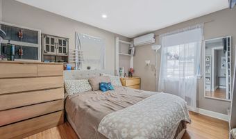 26 Smith St, Amityville, NY 11701