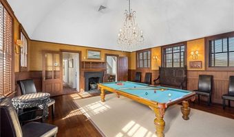 3 Memorial Blvd, Newport, RI 02840