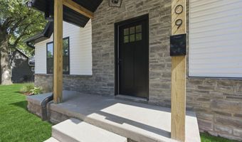 309 W Locust St, Aurora, MO 65605