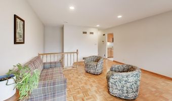 2819 N Kennicott Ave, Arlington Heights, IL 60004