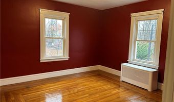 4 Walker St, Lincoln, RI 02865